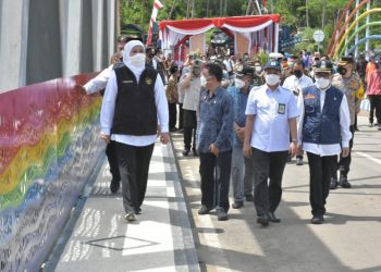 Jembatan Pelangi Pemrudah Akses Wisata Pantai Malang